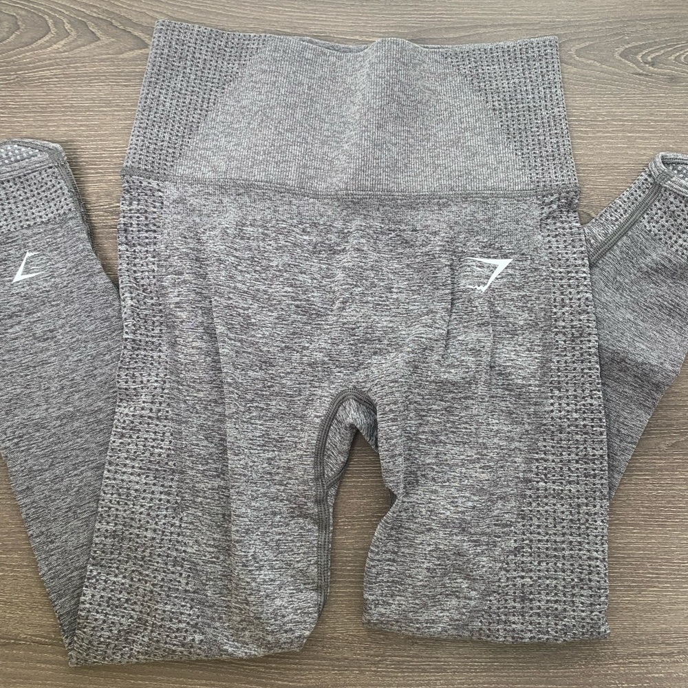 Gym shark leggings